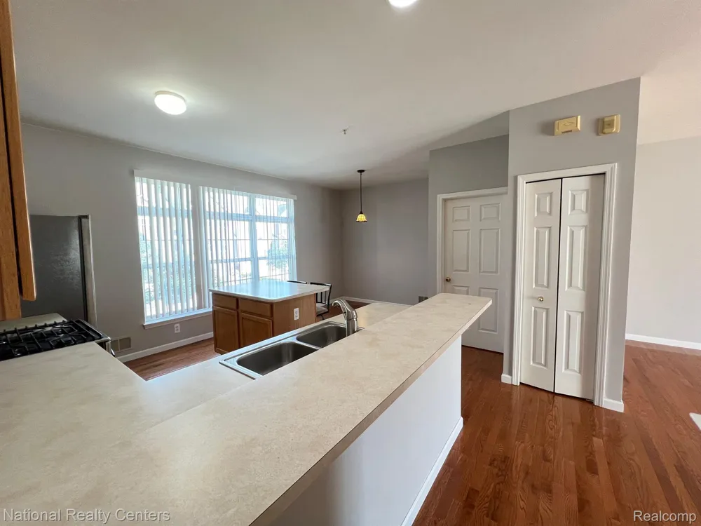 43795 CHERRY GROVE E Canton Charter Township, MI 48188