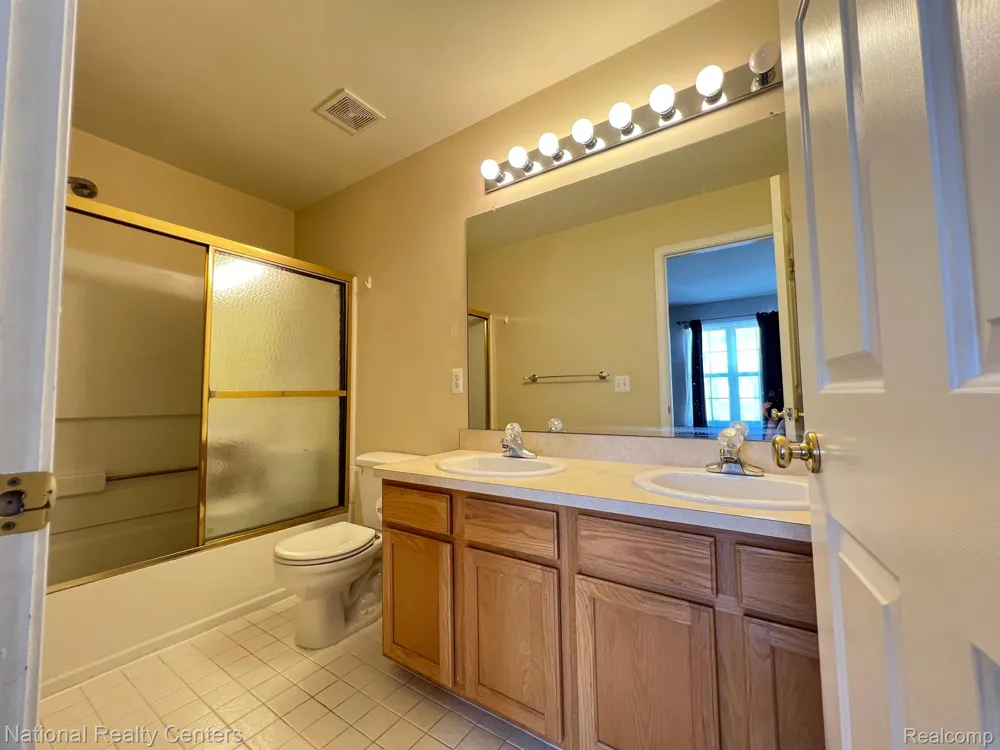 43795 CHERRY GROVE E Canton Charter Township, MI 48188