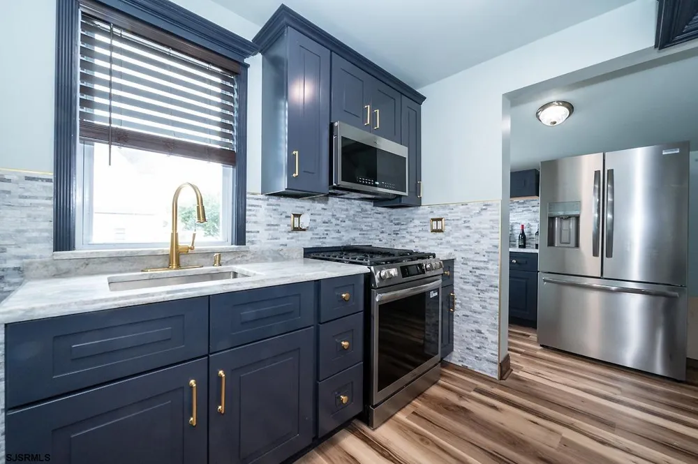 24 Miller Ln Somers Point, NJ 08244