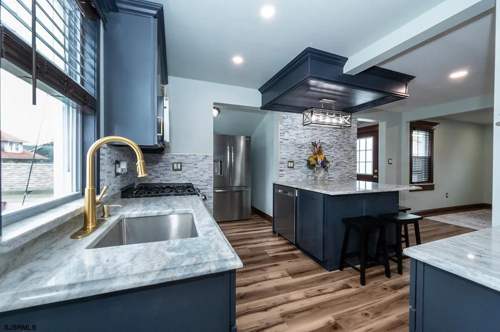 24 Miller Ln Somers Point, NJ 08244