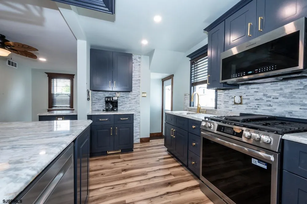 24 Miller Ln Somers Point, NJ 08244