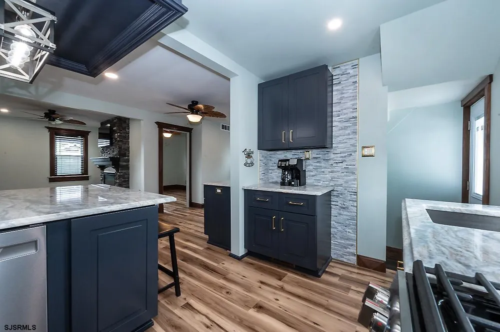 24 Miller Ln Somers Point, NJ 08244
