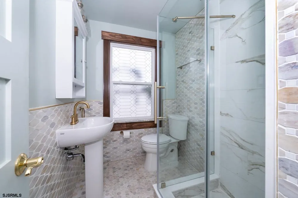 24 Miller Ln Somers Point, NJ 08244