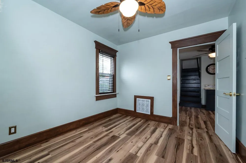 24 Miller Ln Somers Point, NJ 08244