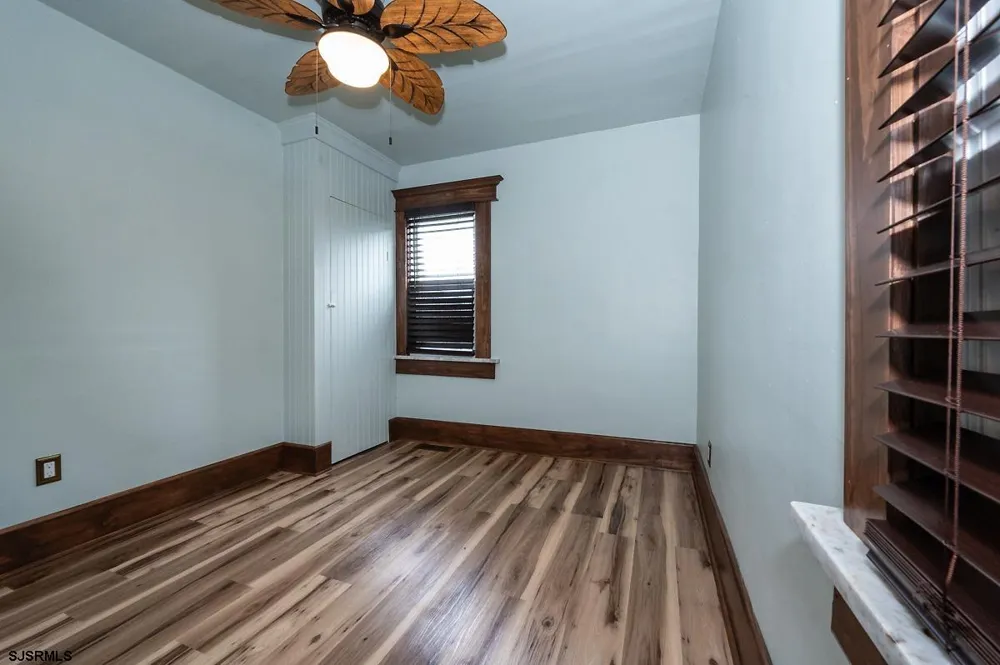 24 Miller Ln Somers Point, NJ 08244
