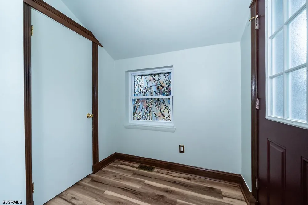 24 Miller Ln Somers Point, NJ 08244