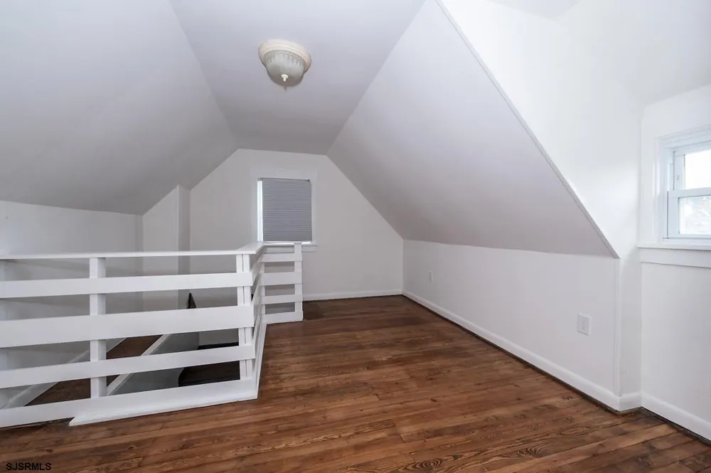 24 Miller Ln Somers Point, NJ 08244