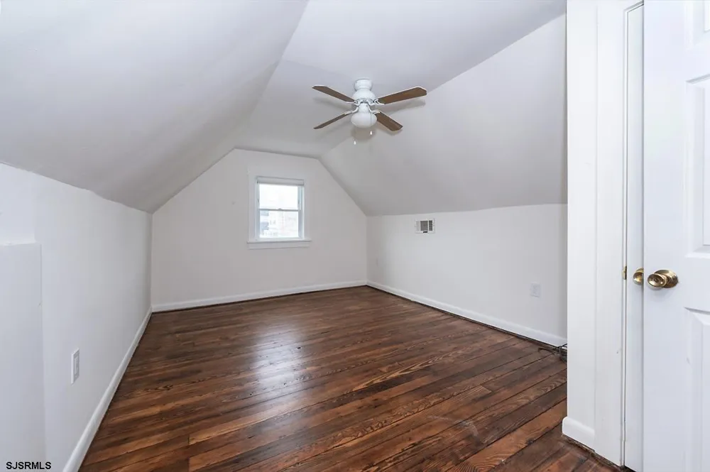 24 Miller Ln Somers Point, NJ 08244