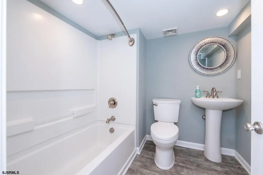 24 Miller Ln Somers Point, NJ 08244