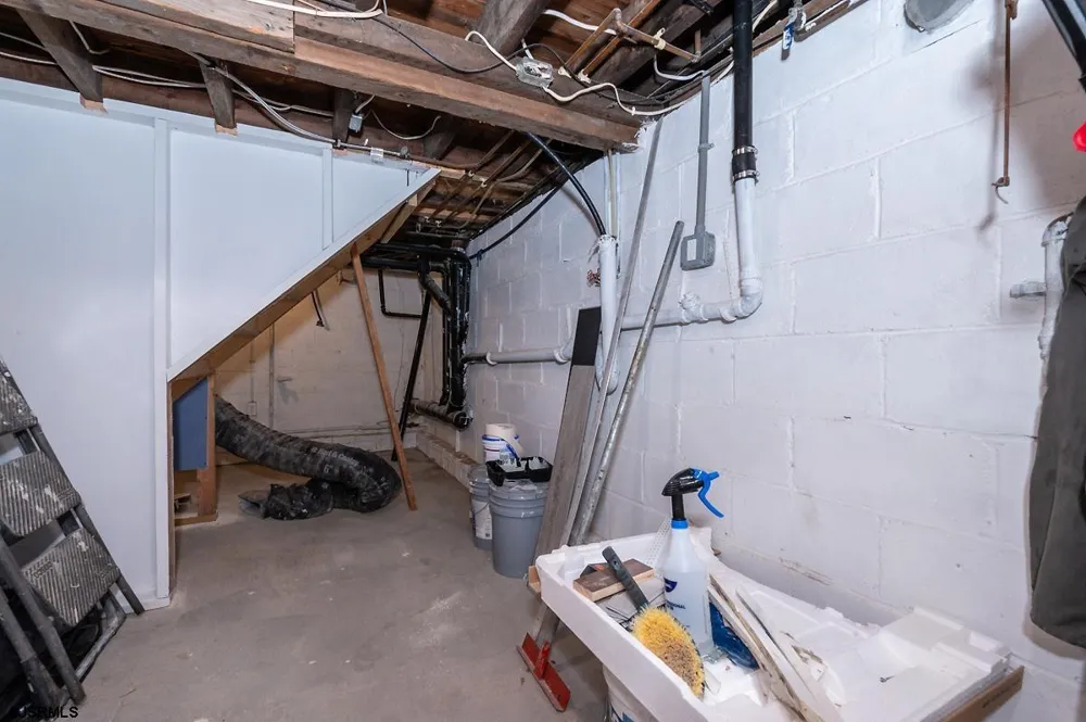24 Miller Ln Somers Point, NJ 08244
