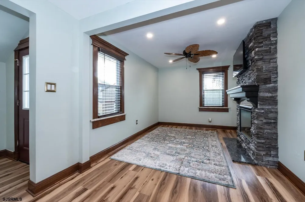 24 Miller Ln Somers Point, NJ 08244