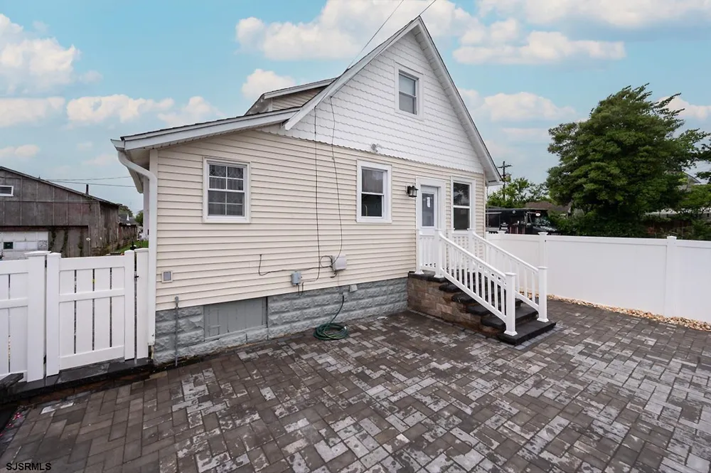 24 Miller Ln Somers Point, NJ 08244