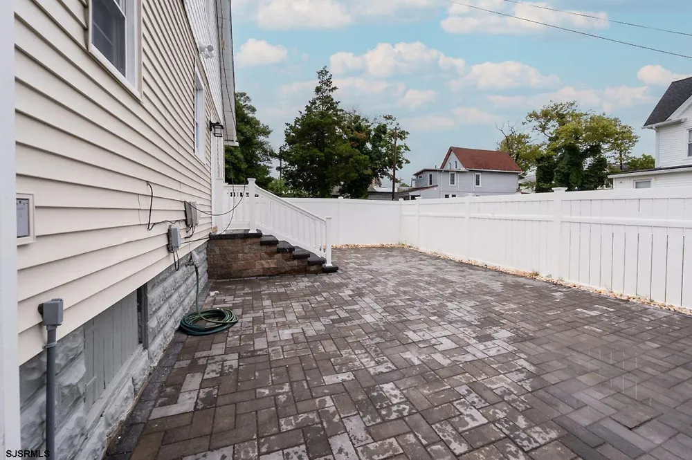 24 Miller Ln Somers Point, NJ 08244