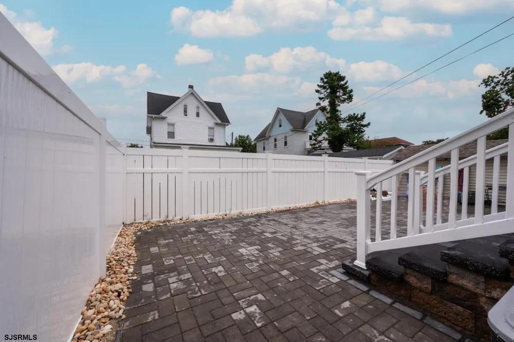 24 Miller Ln Somers Point, NJ 08244