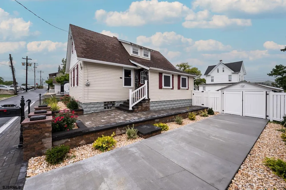 24 Miller Ln Somers Point, NJ 08244