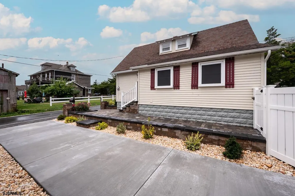 24 Miller Ln Somers Point, NJ 08244