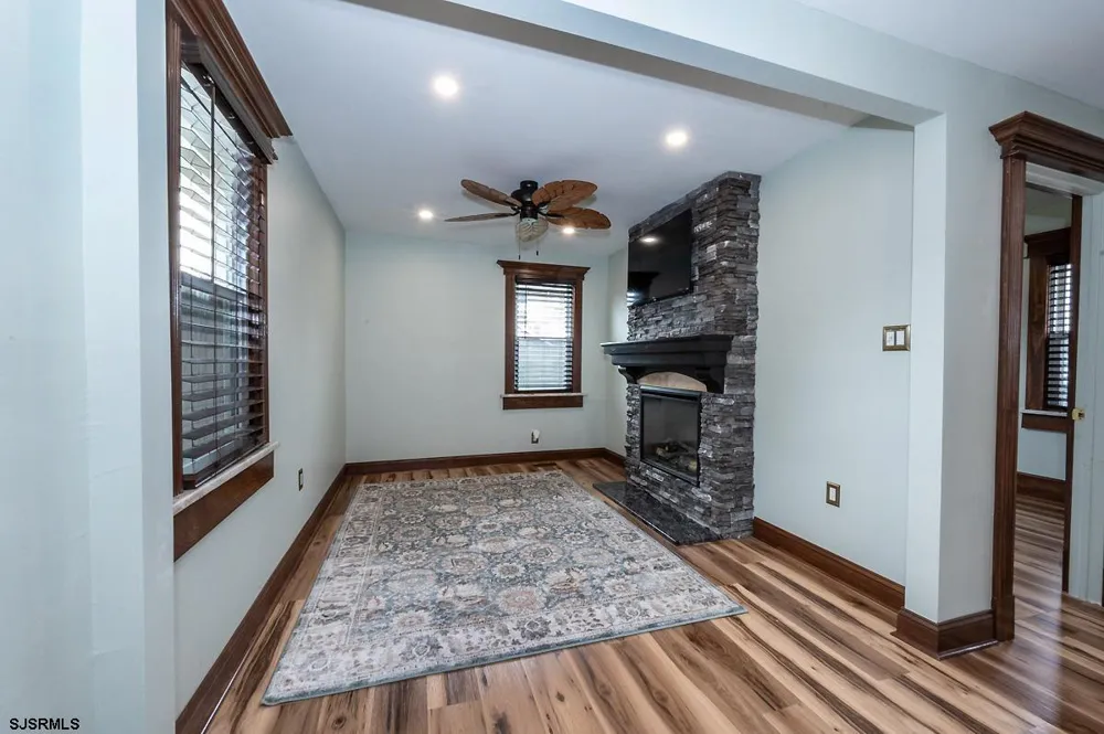 24 Miller Ln Somers Point, NJ 08244