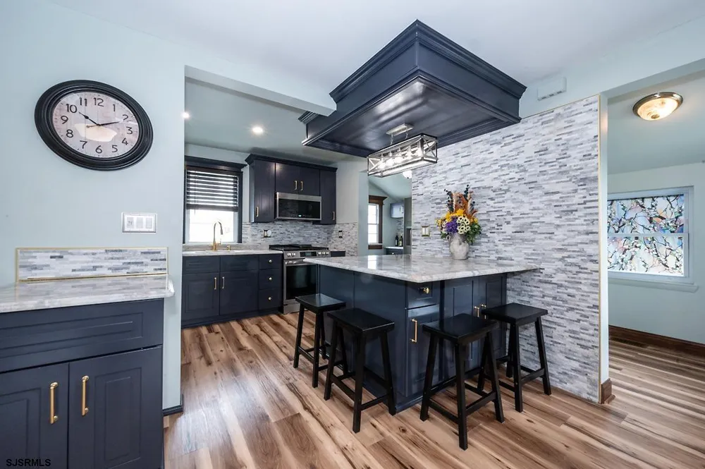 24 Miller Ln Somers Point, NJ 08244