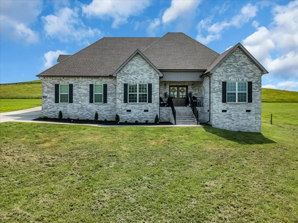 1301 Whiteside Hill Rd Wartrace, TN 37183