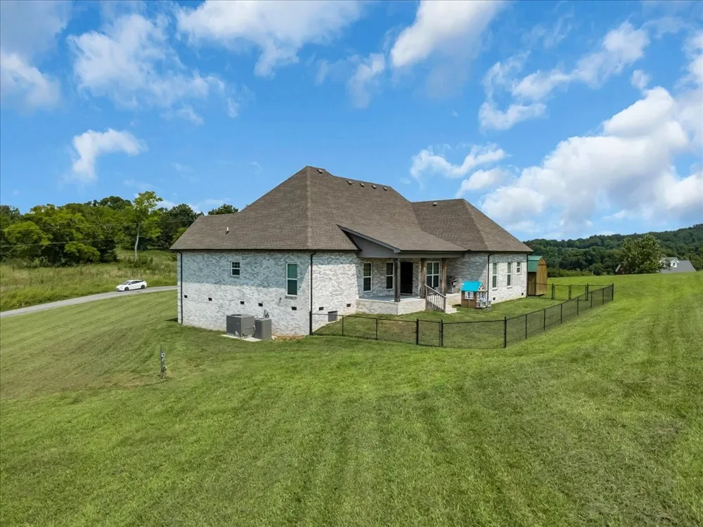 1301 Whiteside Hill Rd Wartrace, TN 37183