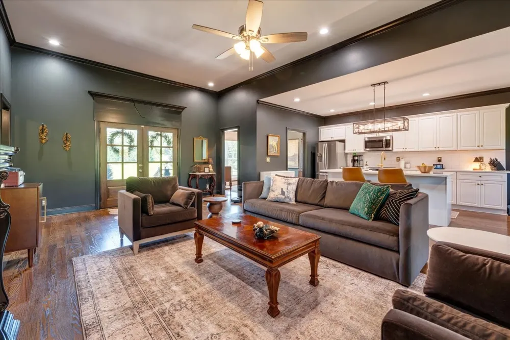 1301 Whiteside Hill Rd Wartrace, TN 37183