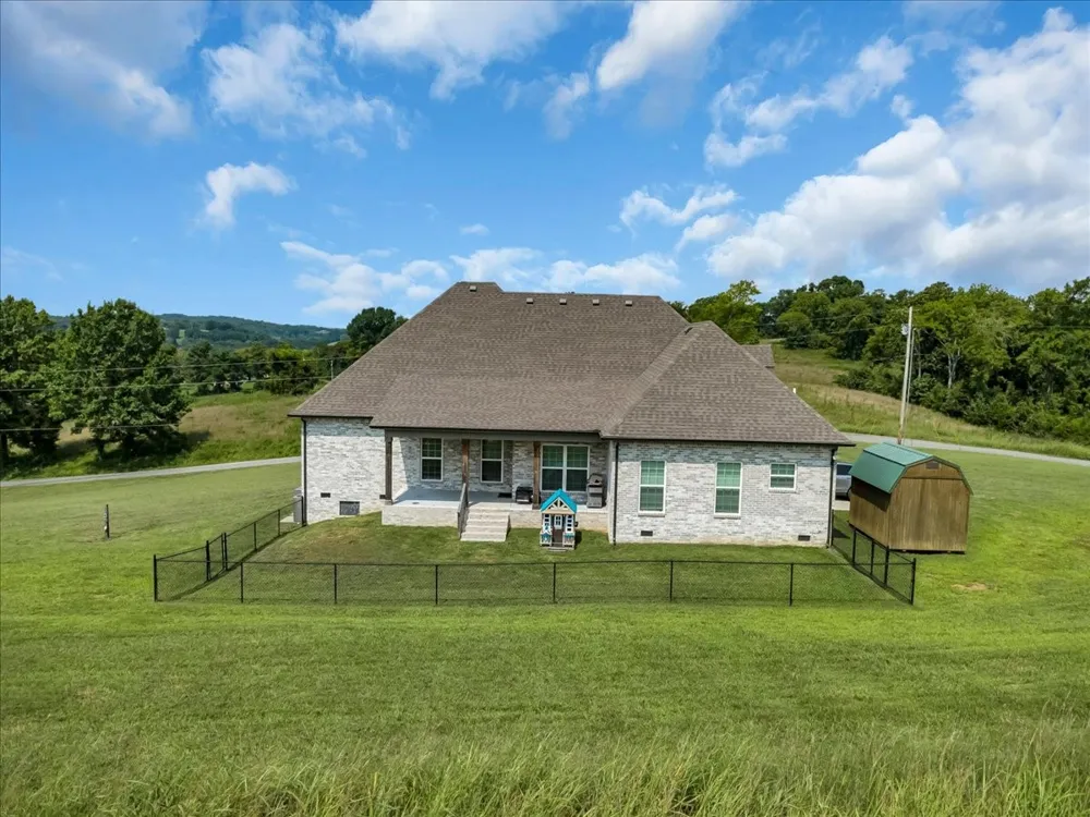 1301 Whiteside Hill Rd Wartrace, TN 37183