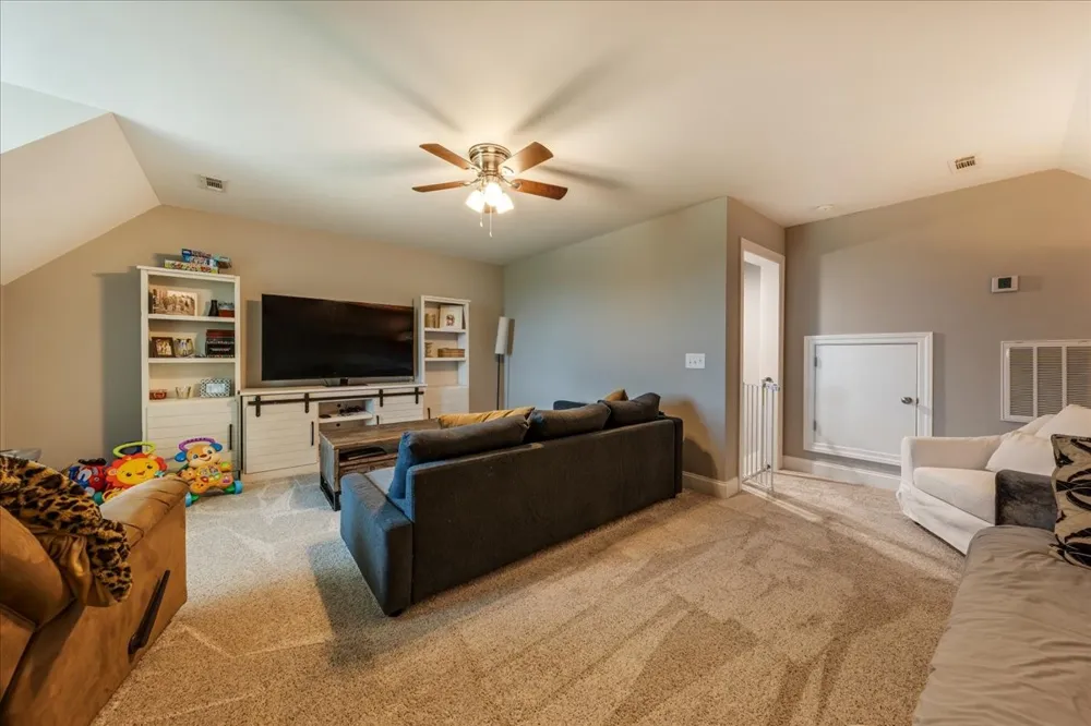 1301 Whiteside Hill Rd Wartrace, TN 37183