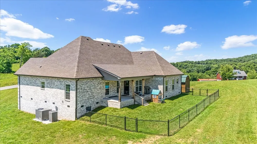 1301 Whiteside Hill Rd Wartrace, TN 37183