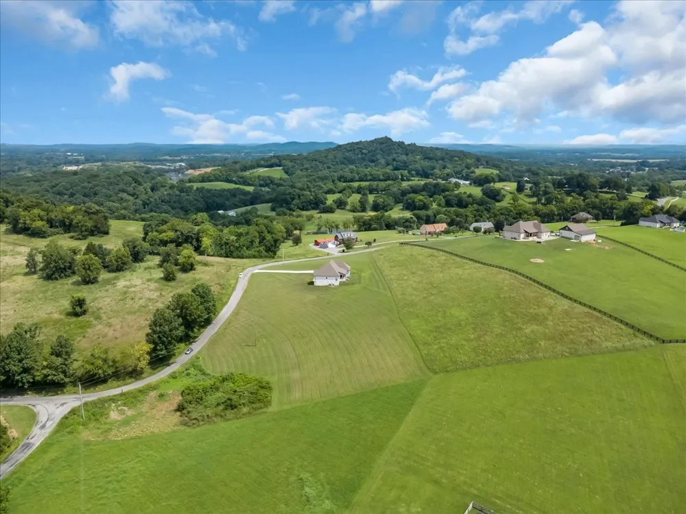 1301 Whiteside Hill Rd Wartrace, TN 37183