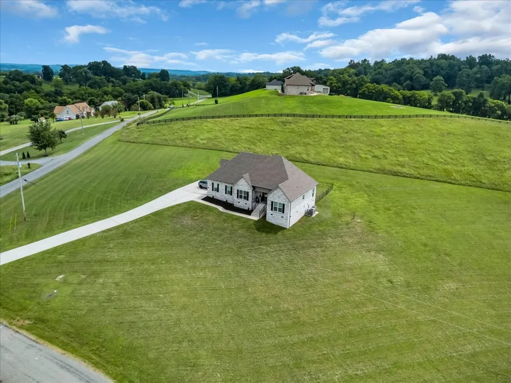 1301 Whiteside Hill Rd Wartrace, TN 37183