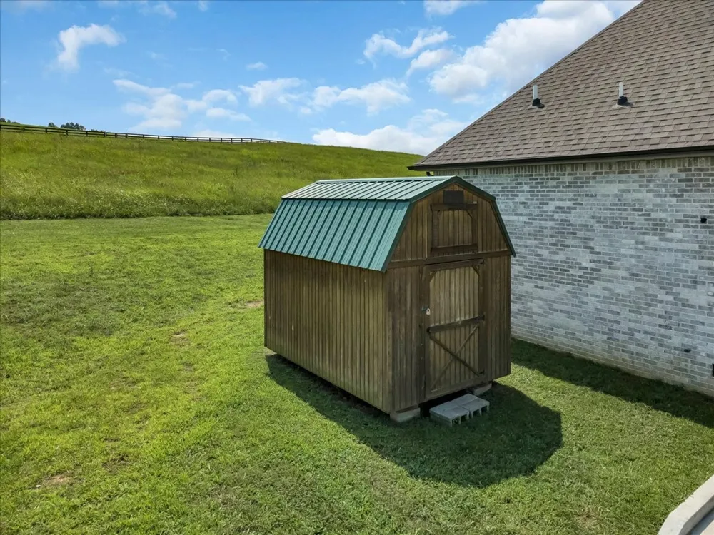 1301 Whiteside Hill Rd Wartrace, TN 37183
