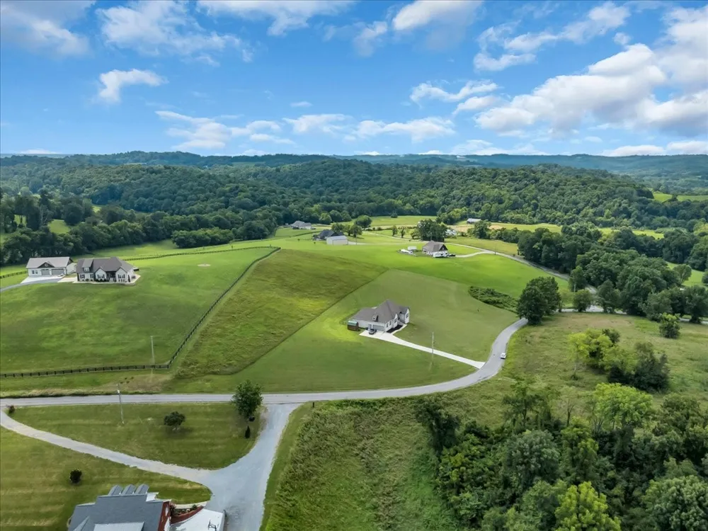 1301 Whiteside Hill Rd Wartrace, TN 37183