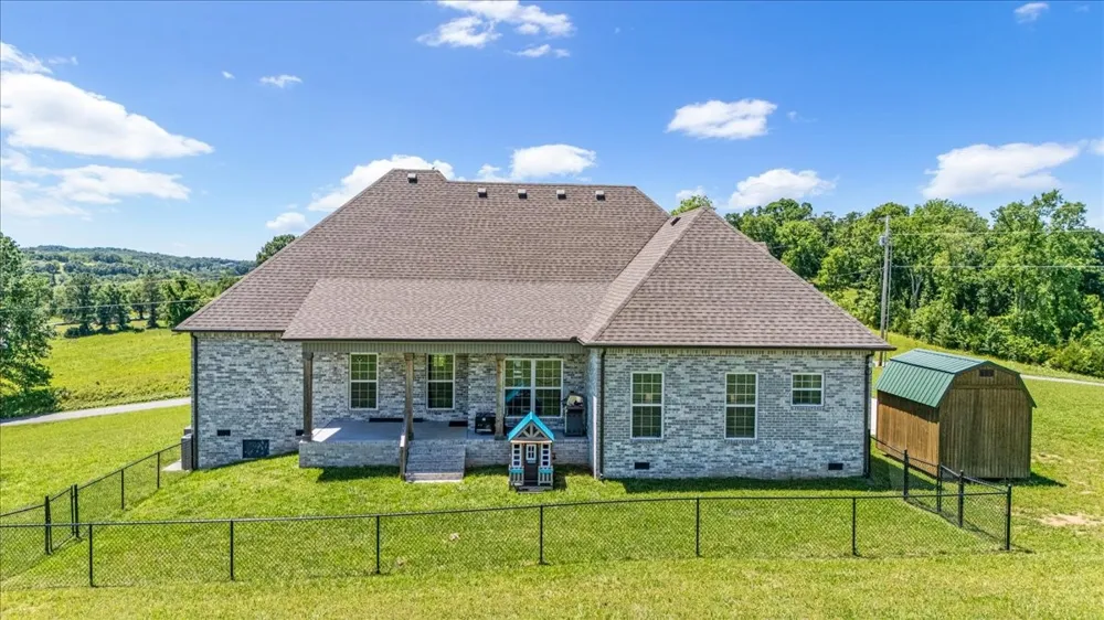 1301 Whiteside Hill Rd Wartrace, TN 37183