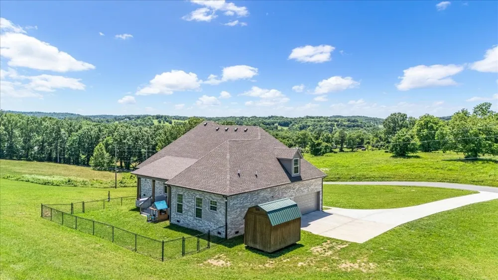 1301 Whiteside Hill Rd Wartrace, TN 37183