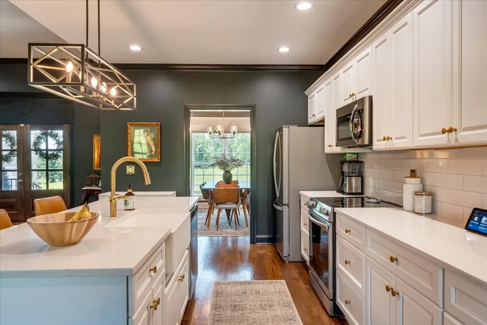 1301 Whiteside Hill Rd Wartrace, TN 37183