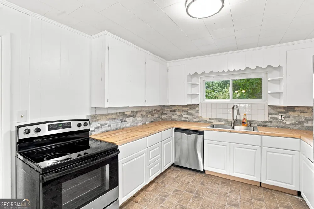 918 Sims Harris RD Lula, GA 30554