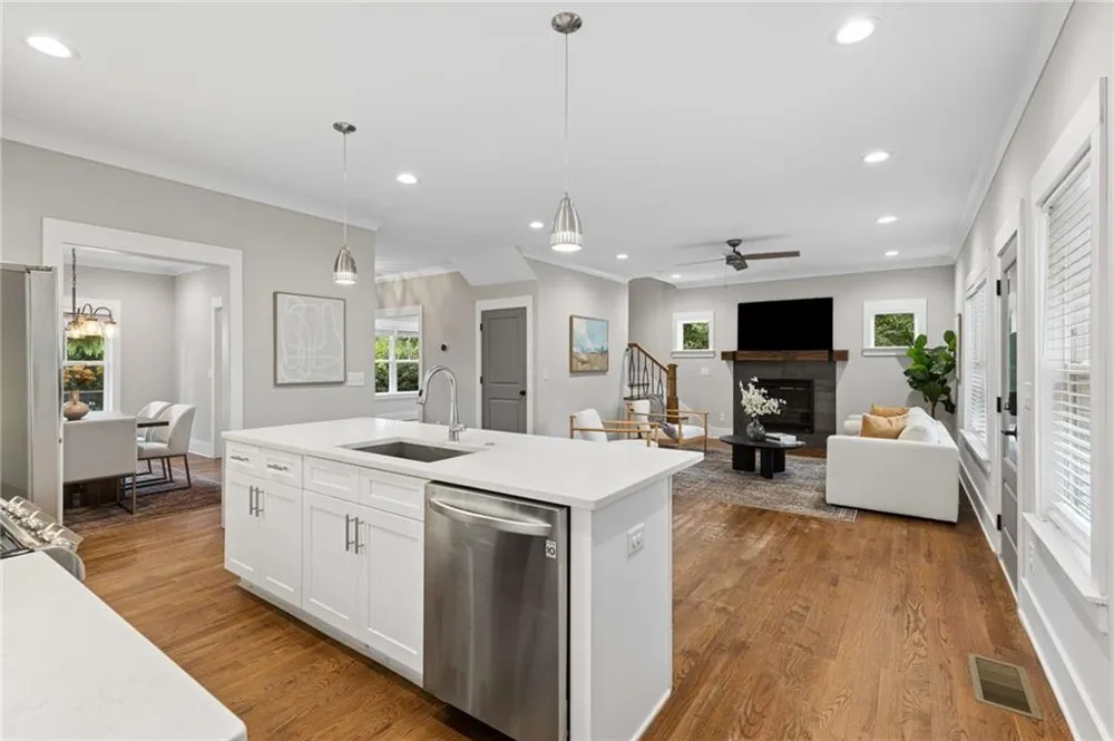 859 East Avenue Scottdale, GA 30079