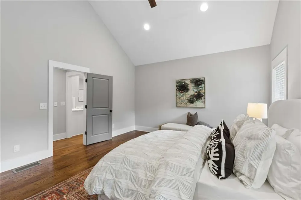 859 East Avenue Scottdale, GA 30079