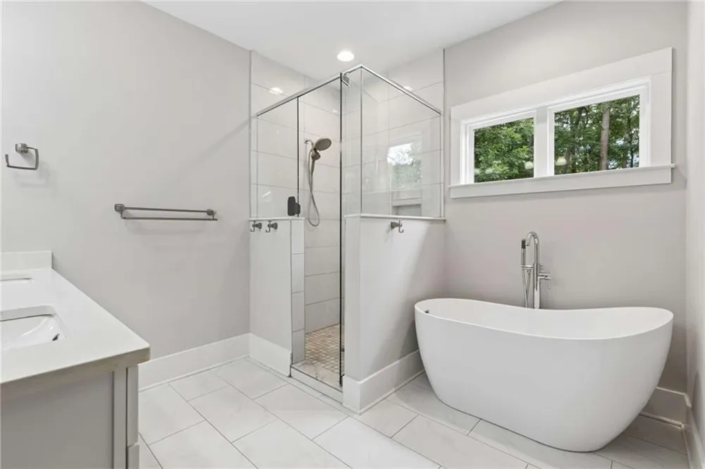 859 East Avenue Scottdale, GA 30079