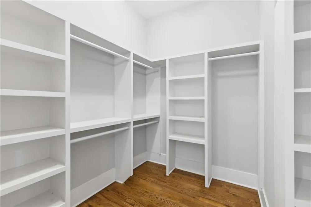 859 East Avenue Scottdale, GA 30079