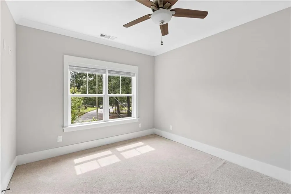 859 East Avenue Scottdale, GA 30079