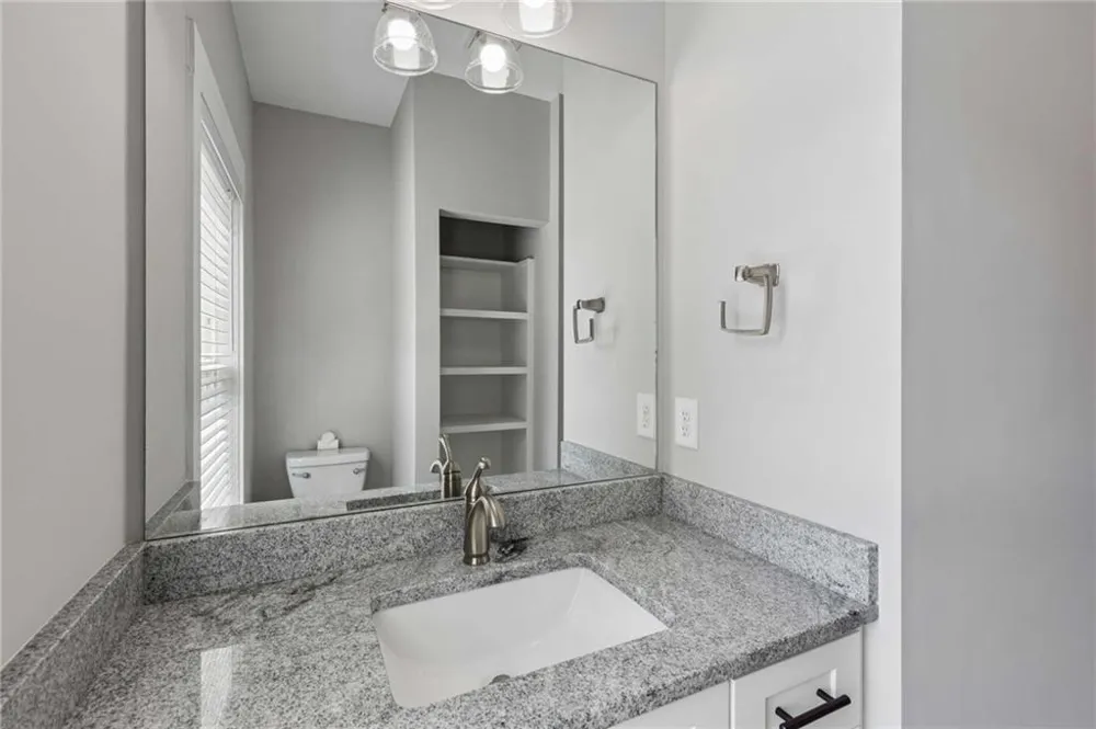 859 East Avenue Scottdale, GA 30079