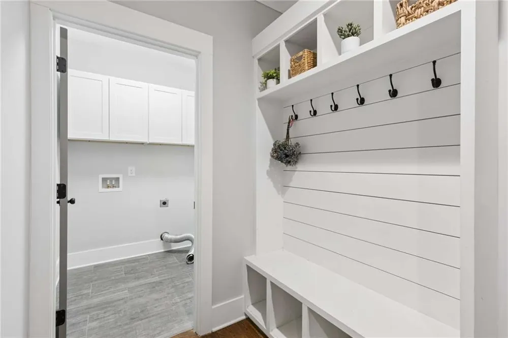 859 East Avenue Scottdale, GA 30079