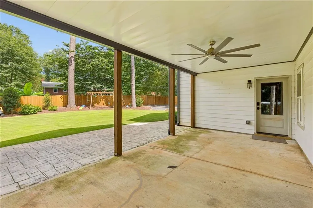 859 East Avenue Scottdale, GA 30079