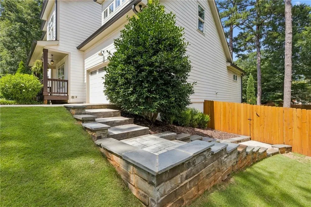 859 East Avenue Scottdale, GA 30079