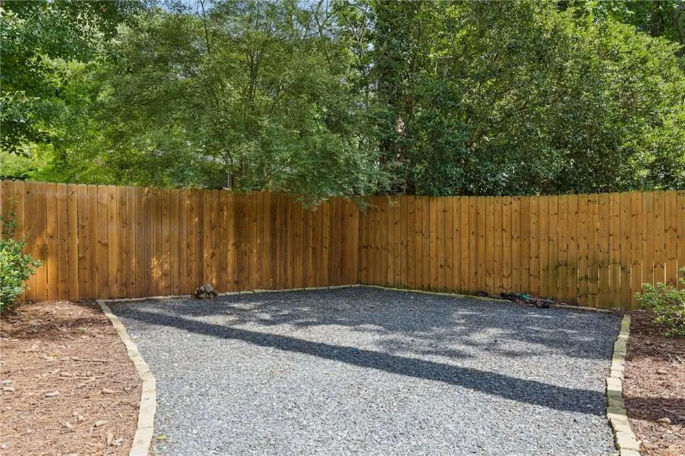 859 East Avenue Scottdale, GA 30079