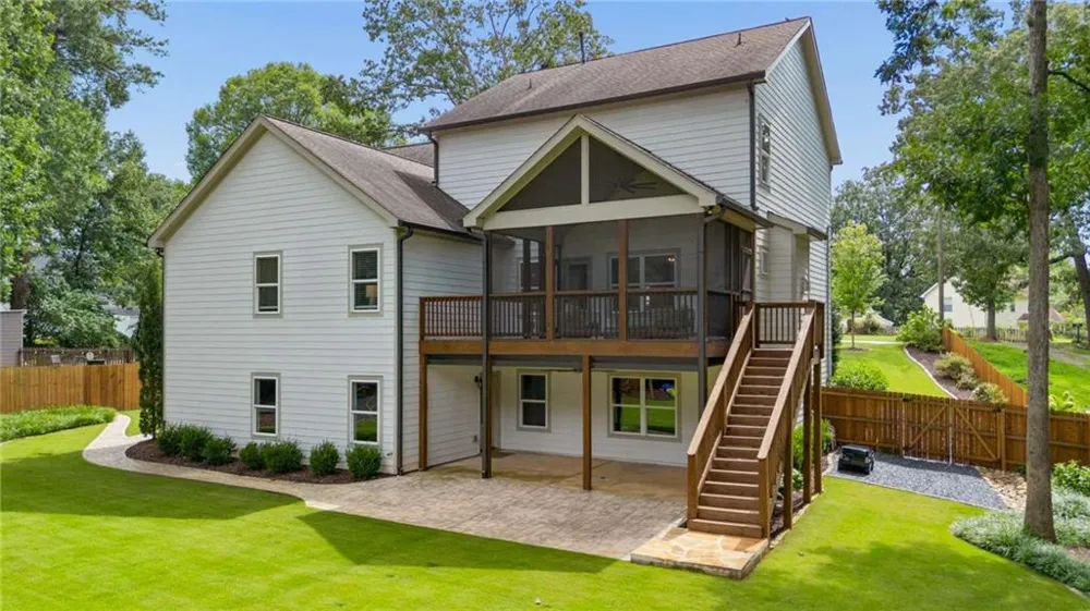 859 East Avenue Scottdale, GA 30079