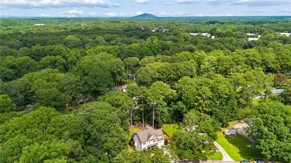 859 East Avenue Scottdale, GA 30079