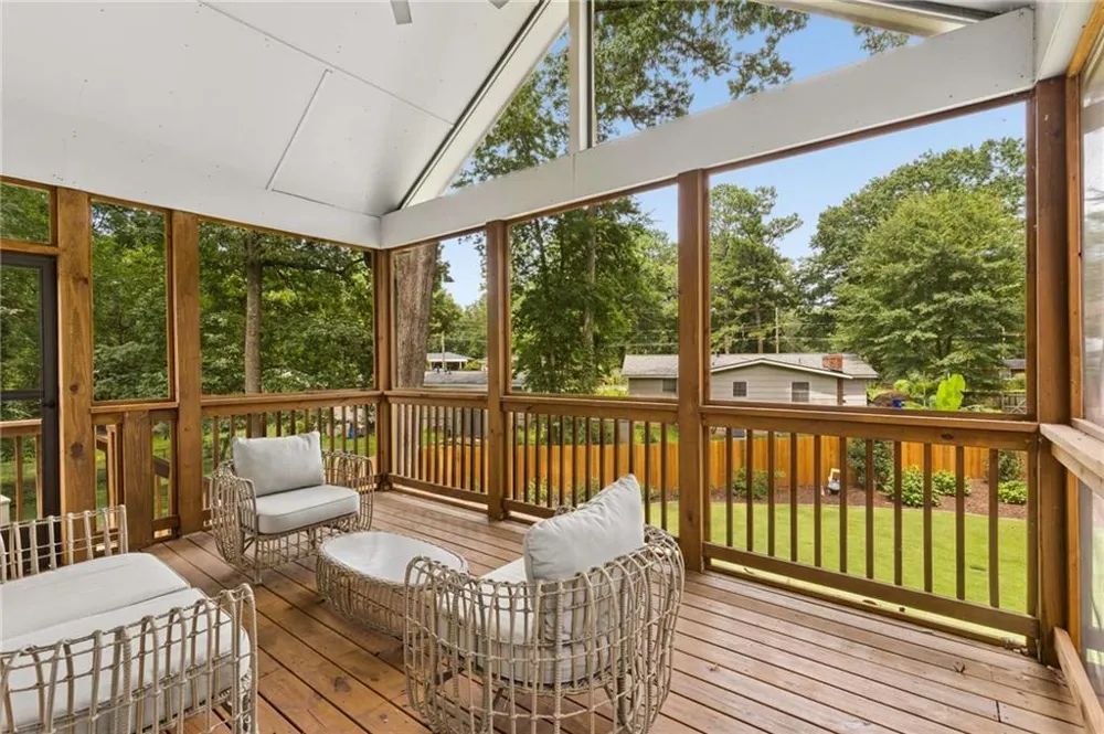859 East Avenue Scottdale, GA 30079