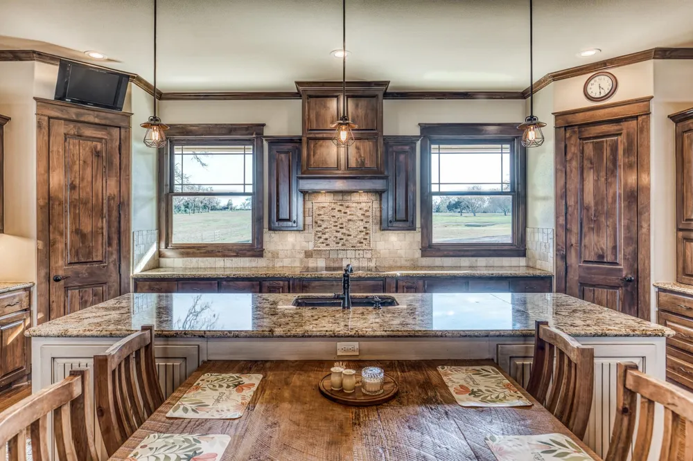 6892 Palm Rd Sealy, TX 77474